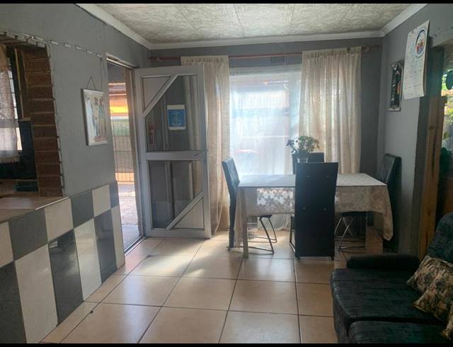4 BEDROOM HOUSE FOR SALE IN LENTEGEUR